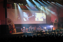 画像ギャラリー No.009のサムネイル画像 / 次々と飛び出す妙技に大熱狂,横浜に5000人の“アークファン”が集結した創立25周年記念イベント「ARC SYSTEM WORKS FESTIVAL」をレポート