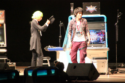 画像ギャラリー No.020のサムネイル画像 / 次々と飛び出す妙技に大熱狂,横浜に5000人の“アークファン”が集結した創立25周年記念イベント「ARC SYSTEM WORKS FESTIVAL」をレポート