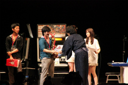 画像ギャラリー No.023のサムネイル画像 / 次々と飛び出す妙技に大熱狂,横浜に5000人の“アークファン”が集結した創立25周年記念イベント「ARC SYSTEM WORKS FESTIVAL」をレポート