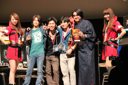 画像ギャラリー No.026のサムネイル画像 / 次々と飛び出す妙技に大熱狂,横浜に5000人の“アークファン”が集結した創立25周年記念イベント「ARC SYSTEM WORKS FESTIVAL」をレポート