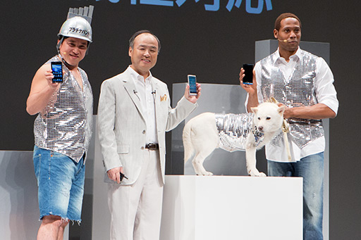 画像ギャラリー No.021のサムネイル画像 / ソフトバンクモバイル&ウィルコム,PHS+3G通信対応や放射線測定機能付きスマートフォン,下り最大110Mbpsのモバイルルーターなど,2012年夏モデルを発表