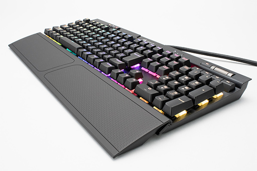 ���������꡼ No.002�Υ���ͥ������ / ��PR�ۿʲ���³����Corsair���ǿ������ܡ��ɡ�K70 RGB MK.2�פˤϡ������ޡ���ɬ�פʤ��٤Ƥ�·�äƤ���