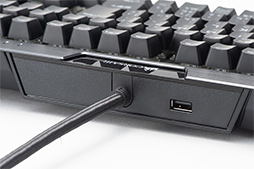 ���������꡼ No.014�Υ���ͥ������ / ��PR�ۿʲ���³����Corsair���ǿ������ܡ��ɡ�K70 RGB MK.2�פˤϡ������ޡ���ɬ�פʤ��٤Ƥ�·�äƤ���