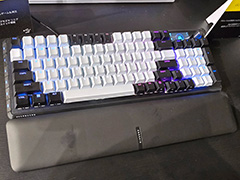 40cm̤ΥѥȤʥե륭ܡɤΥС쥹ޤǡCorsairޡǥХƤȯɽ