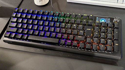 画像ギャラリー No.011のサムネイル画像 / 40cm未満のコンパクトなフルキーボードから初のレバーレスアケコンまで,Corsairがゲーマー向けデバイスを一斉に発表