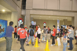 画像ギャラリー No.004のサムネイル画像 / 小学生以下の選手が3on3でポケモンバトル。高度な駆け引きに会場が沸いた「Pokemon 3on3 2013 コロコロカップ」をレポート