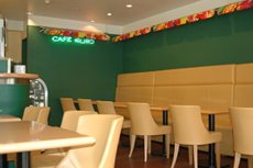 ���������꡼ No.004�Υ���ͥ������ / �����𥫥��� Burst -��ϡ�ξ���ã-�פ�ȯ���ǰ���ƽ��ո��Υ��ե���CAFE EURO�פǥ���ܥ�˥塼�����䤬���ꡣ�������ƥå����Υץ쥼��Ȥ�