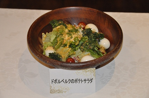 画像ギャラリー No.008のサムネイル画像 / カプコンバーのグランドメニューが7月19日にリニューアル。「アイルーでパズルー」のゲーム大会も行われた試食会をレポート