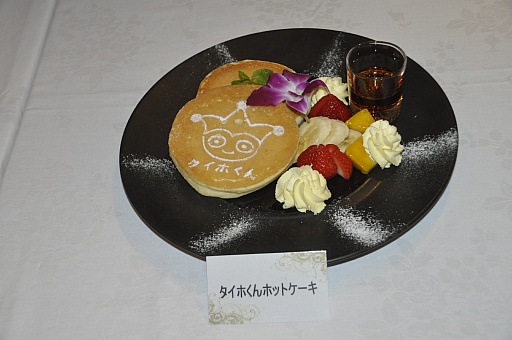 画像ギャラリー No.010のサムネイル画像 / カプコンバーのグランドメニューが7月19日にリニューアル。「アイルーでパズルー」のゲーム大会も行われた試食会をレポート