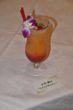 画像ギャラリー No.037のサムネイル画像 / カプコンバーのグランドメニューが7月19日にリニューアル。「アイルーでパズルー」のゲーム大会も行われた試食会をレポート