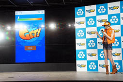 画像ギャラリー No.010のサムネイル画像 / タレントの南 明奈さんも驚嘆。リアル巨大「武神スサノオの竿」がお披露目された「釣り★スタ」11周年記念PR発表会の模様をレポート