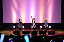 画像ギャラリー No.021のサムネイル画像 / 「アイドルマスター シャイニーフェスタ」のプレミアム先行上映会開催。ゲストにはアニメ監督を務めた錦織敦史氏が登場