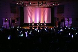 画像ギャラリー No.023のサムネイル画像 / 「アイドルマスター シャイニーフェスタ」のプレミアム先行上映会開催。ゲストにはアニメ監督を務めた錦織敦史氏が登場