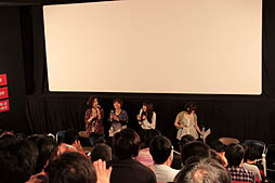 画像ギャラリー No.005のサムネイル画像 / 「シャイニーフェスタ 新作アニメ プレミアム先行上映会」が徳島のマチ★アソビ Vol.9で開催。上映されたアニメは,どのバージョンのものだったのか