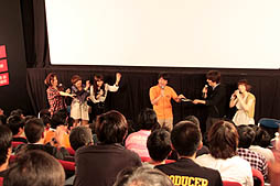 画像ギャラリー No.012のサムネイル画像 / 「シャイニーフェスタ 新作アニメ プレミアム先行上映会」が徳島のマチ★アソビ Vol.9で開催。上映されたアニメは,どのバージョンのものだったのか