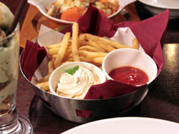 画像ギャラリー No.014のサムネイル画像 / 「ドリームクラブ」×「パセラ」コラボレーションカフェは明日12月1日オープン。店内の様子や提供予定のドリンクやフード/スイーツを確認してきた