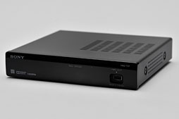 画像ギャラリー No.004のサムネイル画像 / ソニーのヘッドマウントディスプレイ「HMZ-T2」レビュー。第2世代モデルは使い勝手だけでなく「色」も進化した