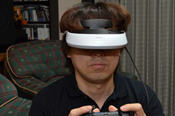 画像ギャラリー No.015のサムネイル画像 / ソニーのヘッドマウントディスプレイ「HMZ-T2」レビュー。第2世代モデルは使い勝手だけでなく「色」も進化した