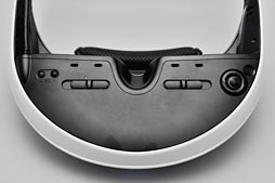 画像ギャラリー No.024のサムネイル画像 / ソニーのヘッドマウントディスプレイ「HMZ-T2」レビュー。第2世代モデルは使い勝手だけでなく「色」も進化した