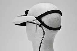 画像ギャラリー No.032のサムネイル画像 / ソニーのヘッドマウントディスプレイ「HMZ-T2」レビュー。第2世代モデルは使い勝手だけでなく「色」も進化した