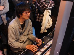 画像集#005のサムネイル/100名以上の腕自慢が秋葉原に集結した「GUILTY GEAR Xrd -SIGN-」第一回公式大会レポート。無差別戦の優勝はまちゃぼー選手