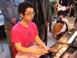 画像集#010のサムネイル/100名以上の腕自慢が秋葉原に集結した「GUILTY GEAR Xrd -SIGN-」第一回公式大会レポート。無差別戦の優勝はまちゃぼー選手