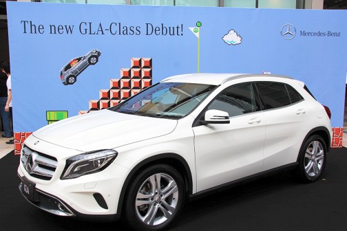 画像ギャラリー No.001のサムネイル画像 / リアル・マリオがステージに登場したメルセデス・ベンツ「GLAクラス」プレス発表会レポート。2014年秋には「マリオカート8」の大会も開催