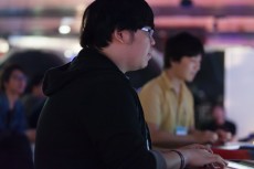 画像ギャラリー No.005のサムネイル画像 / 「ウルIV」×「ガンスト2」の異色のコラボ。ウメハラ&ポッポ小学校チームが圧倒的な強さを見せた「桜花乱舞杯」フォトレポート