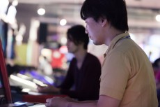 画像ギャラリー No.014のサムネイル画像 / 「ウルIV」×「ガンスト2」の異色のコラボ。ウメハラ&ポッポ小学校チームが圧倒的な強さを見せた「桜花乱舞杯」フォトレポート