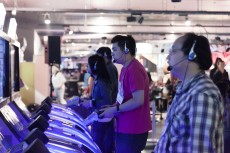 画像ギャラリー No.019のサムネイル画像 / 「ウルIV」×「ガンスト2」の異色のコラボ。ウメハラ&ポッポ小学校チームが圧倒的な強さを見せた「桜花乱舞杯」フォトレポート