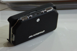 ���������꡼ No.005�Υ���ͥ������ / ��TGS 2013�ϲ��Ǹ��Ĥ���iPhone�ѥ����ॳ��ȥ������Bladepad�פ�Ҳ𡣥��饤�ɼ��ǻ������ӥ饯���󡤥ܥ����ʤ��ʤ��ܳ���