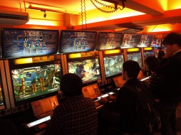 画像集#004のサムネイル/コンシューマ版は電撃FCの集大成――「電撃文庫 FIGHTING CLIMAX」発売記念イベントレポート。プロデューサー野中氏とディレクター寺田氏のインタビューも掲載