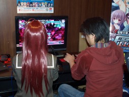 画像集#006のサムネイル/コンシューマ版は電撃FCの集大成――「電撃文庫 FIGHTING CLIMAX」発売記念イベントレポート。プロデューサー野中氏とディレクター寺田氏のインタビューも掲載