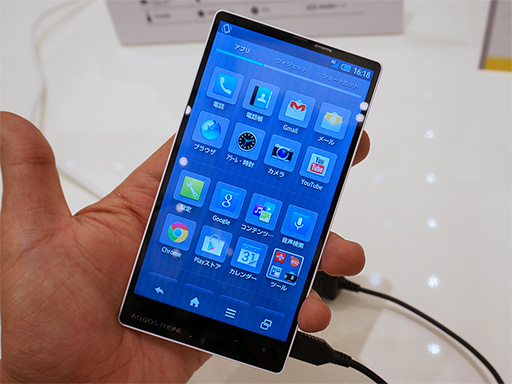 画像ギャラリー No.004のサムネイル画像 / ソフトバンクの2013年冬〜2014年春モデルをフォトレポート。少数精鋭路線で見どころの多い製品をラインナップ