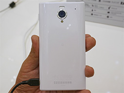 画像ギャラリー No.011のサムネイル画像 / ソフトバンクの2013年冬〜2014年春モデルをフォトレポート。少数精鋭路線で見どころの多い製品をラインナップ