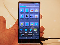 画像ギャラリー No.012のサムネイル画像 / ソフトバンクの2013年冬〜2014年春モデルをフォトレポート。少数精鋭路線で見どころの多い製品をラインナップ