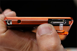 画像集#008のサムネイル/三辺狭額縁デザインが魅力のAQUOS ZETAやXperia Z2 Tabletをじっくりチェック。NTTドコモ2014夏モデルスマートフォンテストレポート(後編)