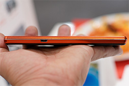 画像集#010のサムネイル/三辺狭額縁デザインが魅力のAQUOS ZETAやXperia Z2 Tabletをじっくりチェック。NTTドコモ2014夏モデルスマートフォンテストレポート(後編)