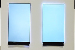 画像集#008のサムネイル/ソフトバンクモバイル,“フレームレス”を謳う狭額縁デザインのスマートフォン「AQUOS CRYSTAL」を発表。harman Kardon製スピーカーが付属