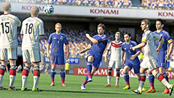 画像ギャラリー No.006のサムネイル画像 / 「ワールドサッカー ウイニングイレブン 2014 蒼き侍の挑戦」発売を記念して,ザッケローニ監督のリアルマネキンがコナミスタイルに登場