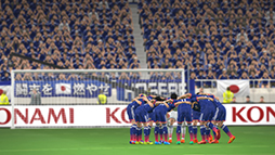 画像ギャラリー No.009のサムネイル画像 / 「ワールドサッカー ウイニングイレブン 2014 蒼き侍の挑戦」発売を記念して,ザッケローニ監督のリアルマネキンがコナミスタイルに登場