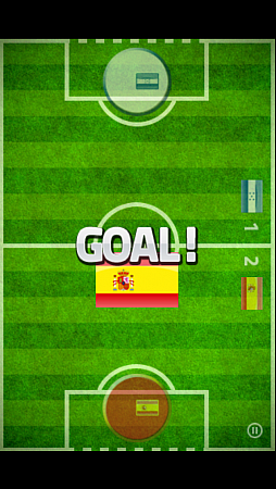 画像集#004のサムネイル/エアホッケー×サッカー。iOS向けアクション「Absolute Football Mania」を紹介する「(ほぼ)日刊スマホゲーム通信」第546回