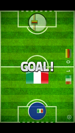 画像集#010のサムネイル/エアホッケー×サッカー。iOS向けアクション「Absolute Football Mania」を紹介する「(ほぼ)日刊スマホゲーム通信」第546回