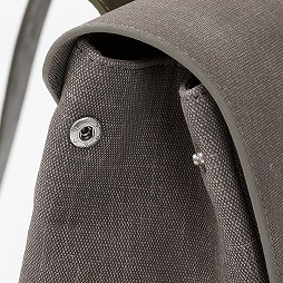 画像ギャラリー No.009のサムネイル画像 / 「Bloodborne」の時計塔をイメージした腕時計,狩人をイメージしたバッグと財布が予約受付を開始