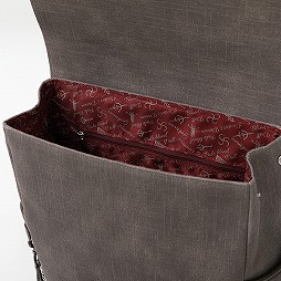 画像ギャラリー No.012のサムネイル画像 / 「Bloodborne」の時計塔をイメージした腕時計,狩人をイメージしたバッグと財布が予約受付を開始