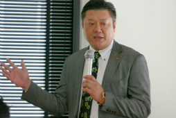 画像ギャラリー No.016のサムネイル画像 / 「龍が如くちゃんぽん」は辛くてまろやかでクセになる! 「龍が如く0」と「長崎ちゃんぽんリンガーハット」のコラボメニュー試食会をレポート