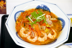 画像ギャラリー No.031のサムネイル画像 / 「龍が如くちゃんぽん」は辛くてまろやかでクセになる! 「龍が如く0」と「長崎ちゃんぽんリンガーハット」のコラボメニュー試食会をレポート