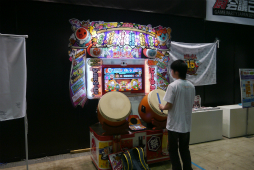 画像ギャラリー No.021のサムネイル画像 / 最新ゲームの試遊からアナログゲーム,そして「Minecraft」リアル体験まで楽しめた,ニコニコ超会議2015の「超ゲームエリア」レポート