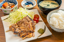 画像ギャラリー No.009のサムネイル画像 / 「刀剣乱舞ONLINE」,九州国立博物館内の飲食店でコラボドリンクを販売。同田貫正国,へし切長谷部,日光一文字など