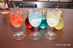 画像ギャラリー No.013のサムネイル画像 / 「SaGa SCARLET GRACE」コラボイベントが「銀座 B.E.HOUSE」にてスタート。SSGの世界観で一色に染まった店舗とメニューをチェックしてきた